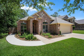 Spacious Conroe Home around 4 miles to the Lake